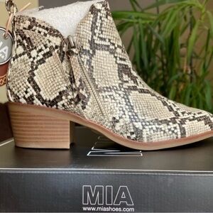 MIA Auden Snakeskin Print Ankle
Booties Size 7 🌸